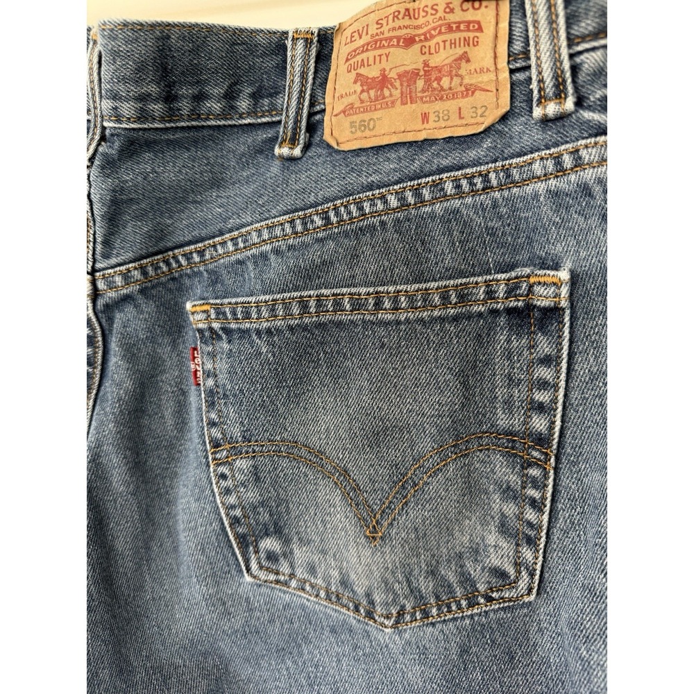 Levi's Comfort Fit 560 38x32 Medium Wash Distressed  Baggy